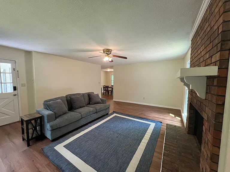 2410 Hillboro Cir SW — Photo 21