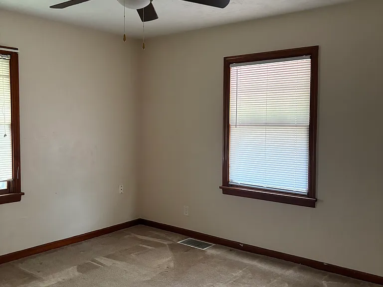 2532 S Pasfield St — Photo 9