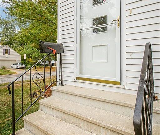 4th image of 2585 6th St