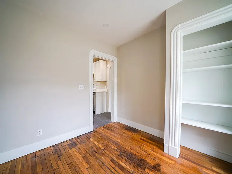 568 Green St #3 — Photo 13