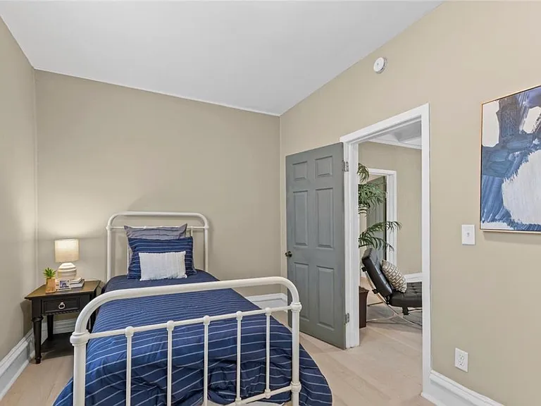 811 Queen Ave N #1 — Photo 12