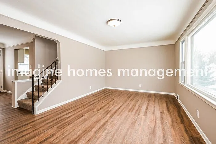 1385 W Miner Rd — Photo 2