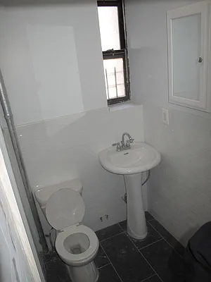 Rented by Delmark Realty LLC | media 7