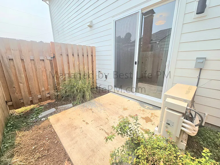 310 NE 58th Ave — Photo 28