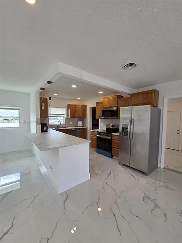 305 SE Airoso Blvd Photo 1 305 SE Airoso Blvd Photo 1