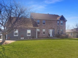 47W137 Briarwood Ln, Hampshire, IL 60140