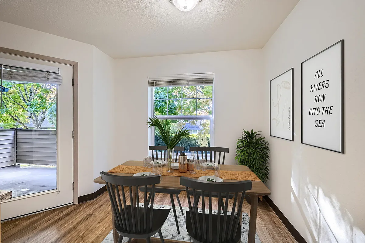 Dining Area - Avalon Park