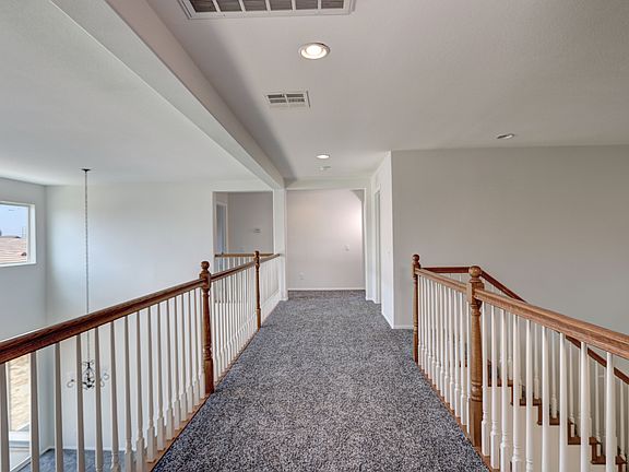 4th image of 310 Canary Ct