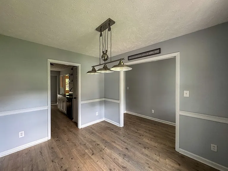 572 Woodwind Dr — Photo 3