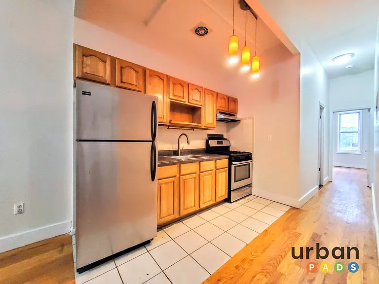 826 Halsey St #1A — Photo 6