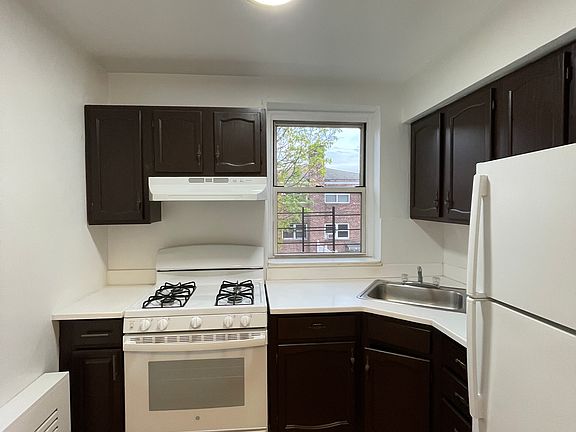 4th image of 4025 192nd St APT 3