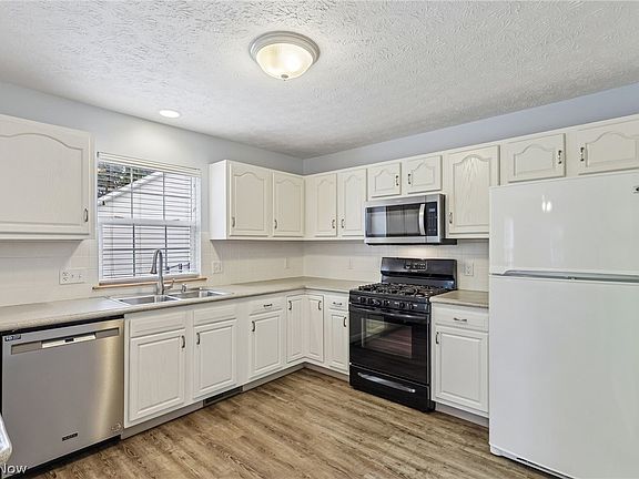 5th image of 251 Akers Ave