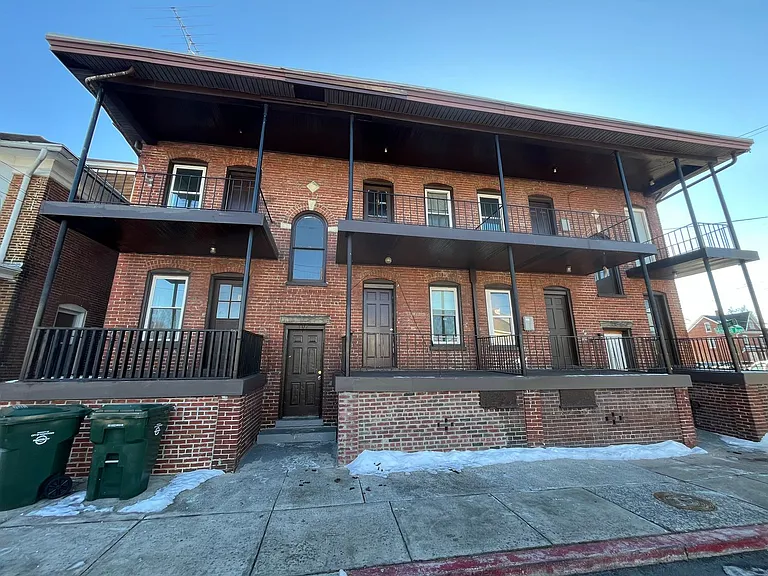 400-402 Mitchell Avenue — Photo 1
