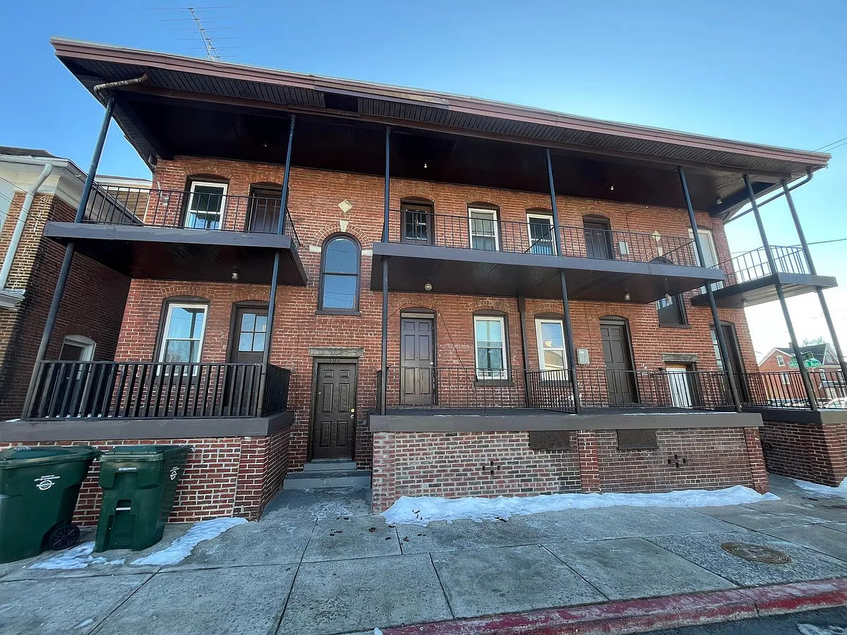 Building Photo - 400-402 Mitchell Avenue