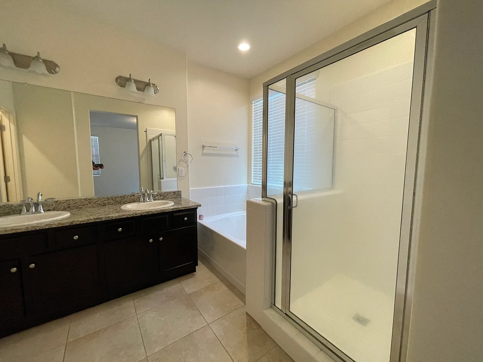 4 bed, 1617 sqft, $2,400 — Photo 3