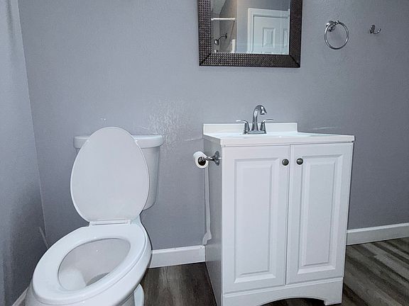 4th image of 1011 Murphy Rd #6
