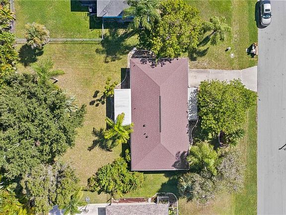 4th image of 101 NE 19th Ct