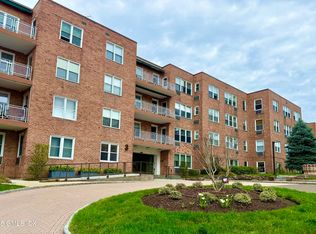 3 Putnam Hl #3F, Greenwich, CT 06830