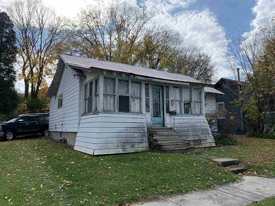 1st image of 11 Tamarack St
