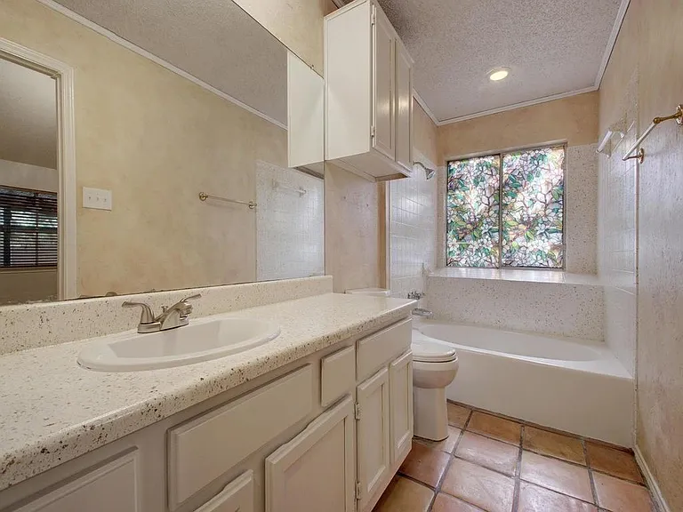 6305 Evangeline Trl — Photo 16