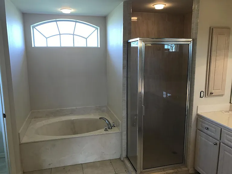 1405 NE 5th Pl — Photo 16