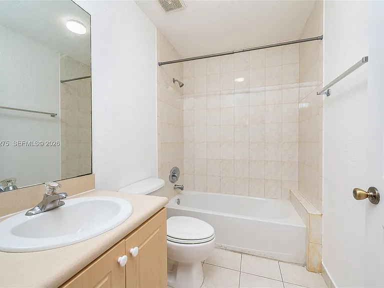 2851 Riverside Dr #207 — Photo 23