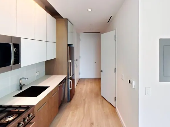 242 West 53rd Street image 7 of 22