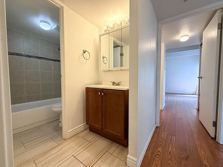 1433 N Williams St #602 — Photo 32