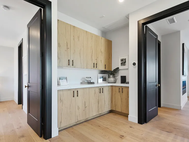 2945 Midvale Ave — Photo 22