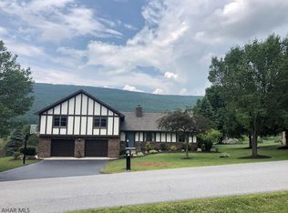 210 Clubhouse Dr, Hollidaysburg, PA 16648