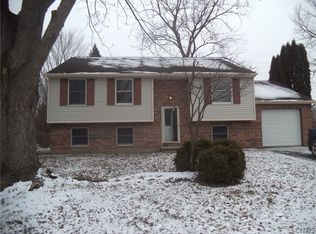63 Inglesid Ln, Liverpool, NY 13090