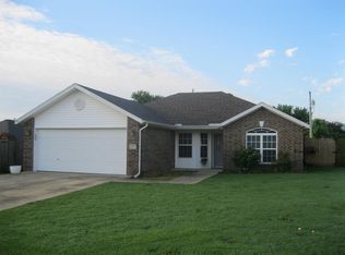 750 Michael Ct, Centerton, AR 72719