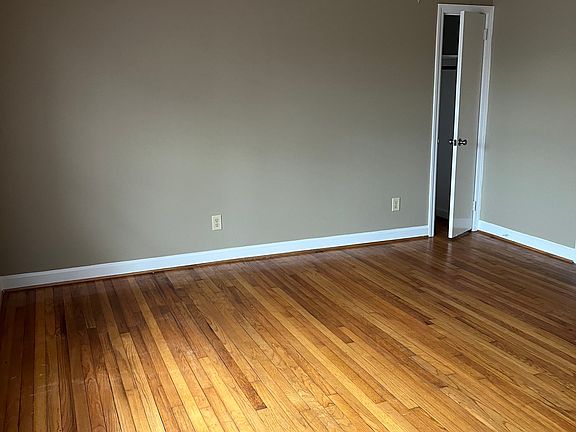 4th image of 200 N Lee St