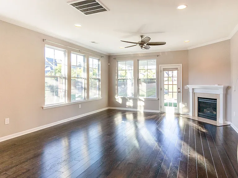 5818 Glenmore Garden Dr — Photo 9