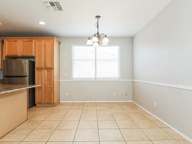 7805 S 68th Dr — Photo 5