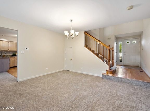 5th image of 674 Portage Ct