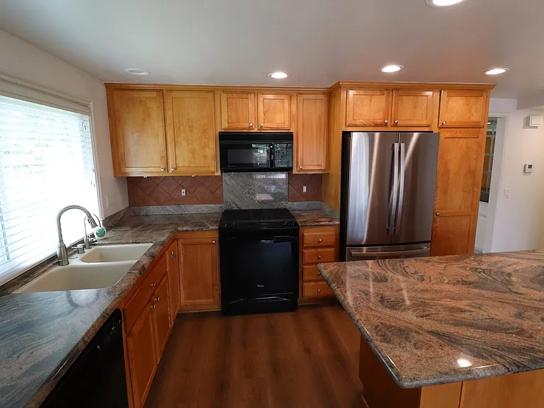 1050 Pacifica Dr — Photo 13