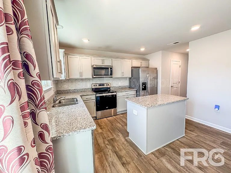 1313 Riverstone Dr — Photo 9