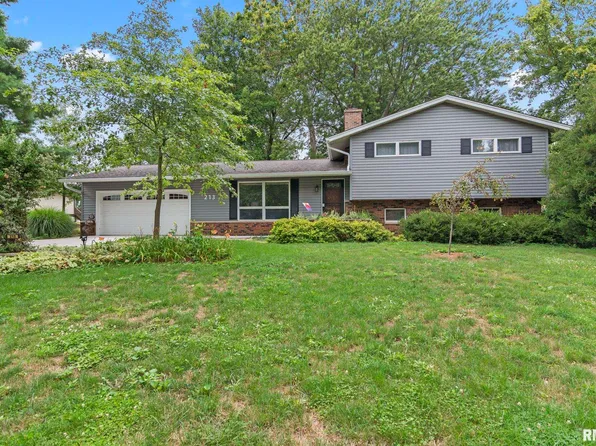 213 Twin Oaks Dr, Rochester, IL 62563