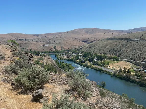 1419 Fish Camp Rd, Maupin, OR 97037