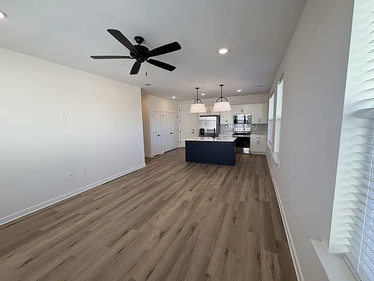 815 Bolivar Dr — Photo 3