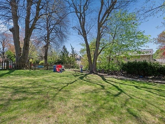 2nd image of 223 Beverly Rd