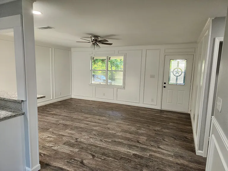 1149 Angela Dr — Photo 4