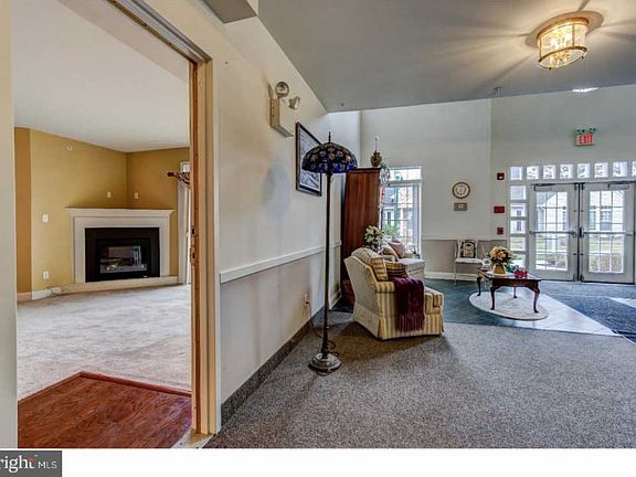 4th image of 406 Victoria Gardens Dr