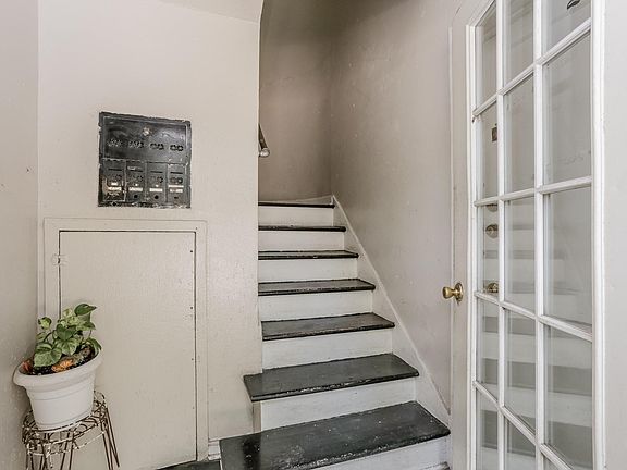 3rd image of 1828 W Main St APT 4