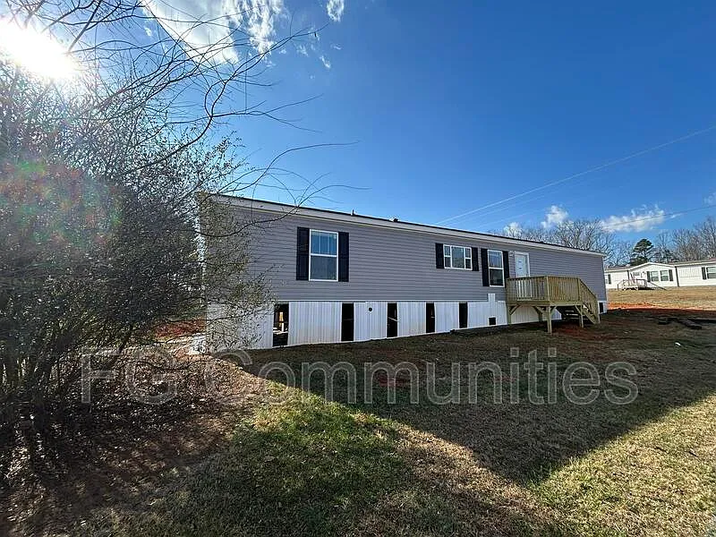 3 bed, 2.0 bath, $1,495 — Photo 4