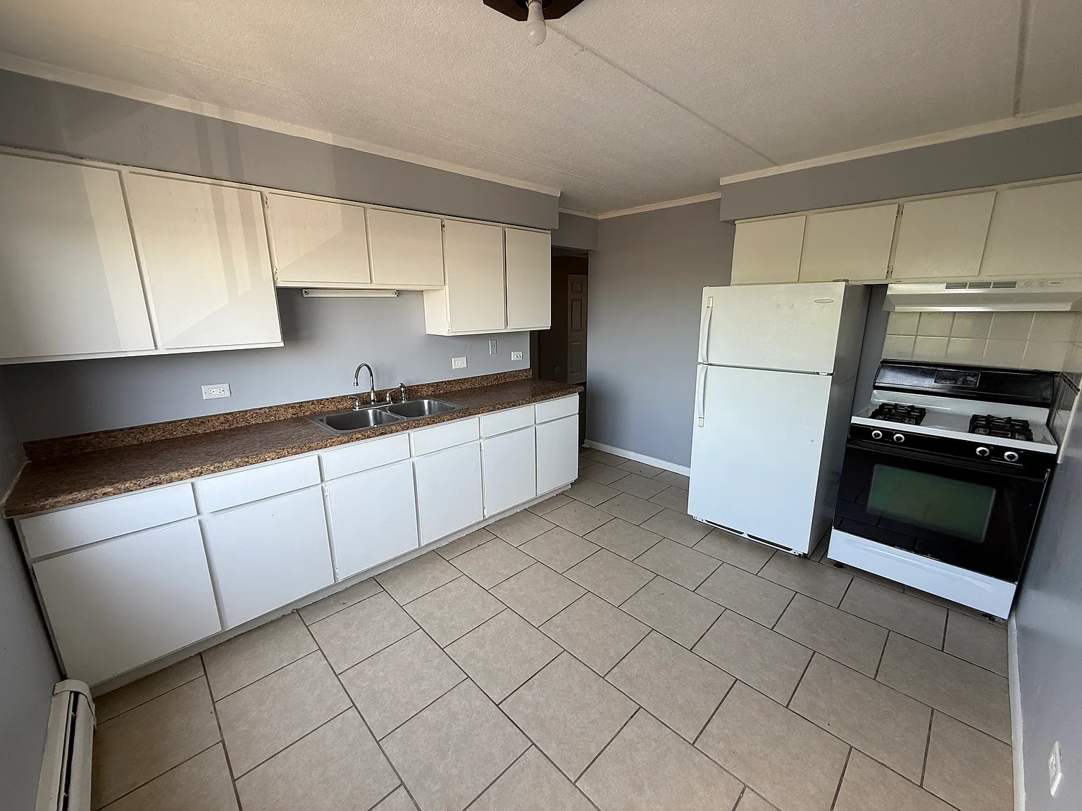 1 bed, 950 sqft, $1,450 — Photo 1