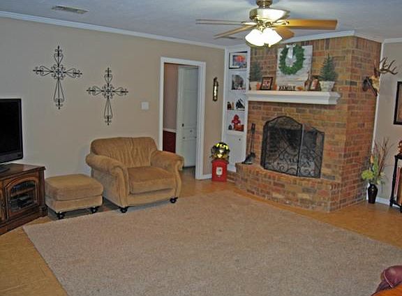 3rd image of 413 Wesley Dr