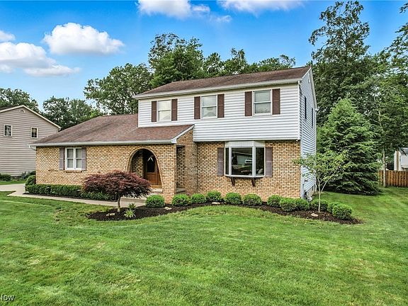 3rd image of 886 Squirrel Hill Dr