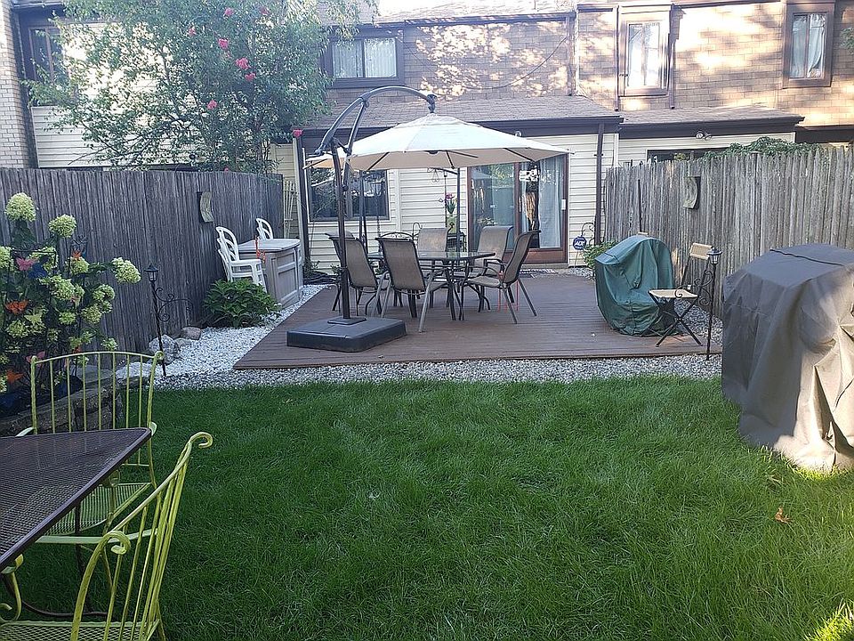 1st image of 15 Saint Andrews Ct